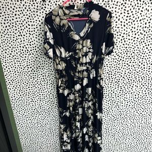 Pink Blush Navy and Tan Floral Short Sleeve Cutout Maxi Dress XL/1X 
Retail: $44